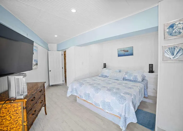 Beach View Room At Barnacle Resort